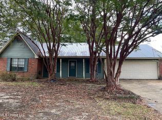 2002 Matthews Dr, Richland, MS 39218