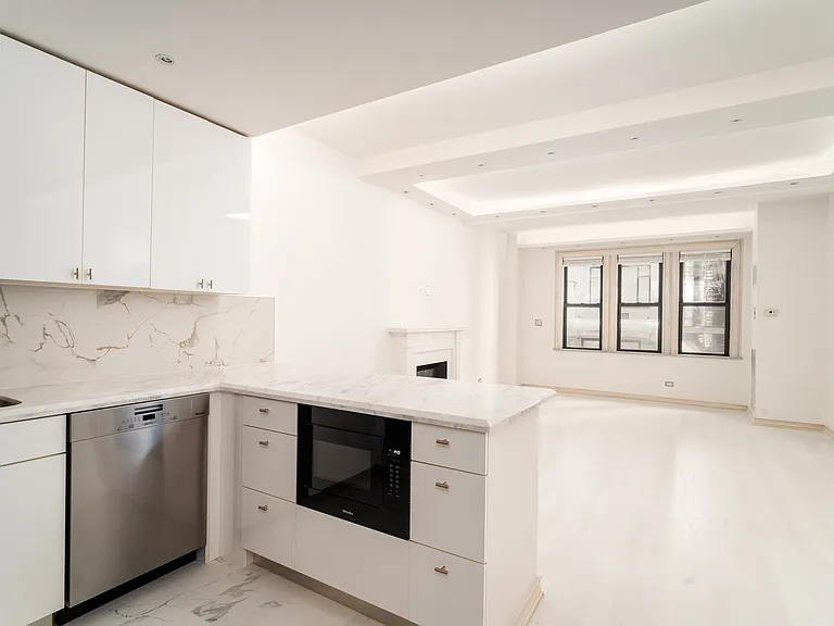 145 W 58th St #3C — Photo 8