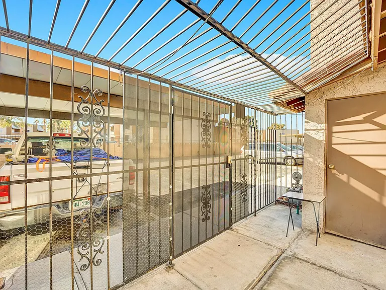 4189 Mississippi Ave — Photo 18