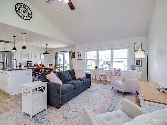 5th image of 2755 Douglas Dr