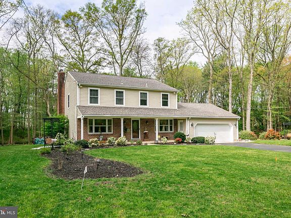 3rd image of 102 Glen Dr