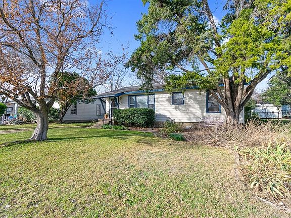 3rd image of 323 Blossom Dr