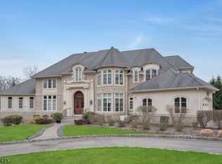 40 Overlook Rd, Livingston, NJ 07039