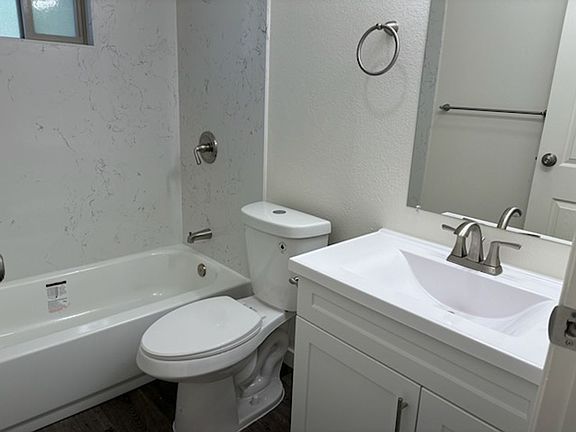 5th image of 3100 Jersey Way APT 19