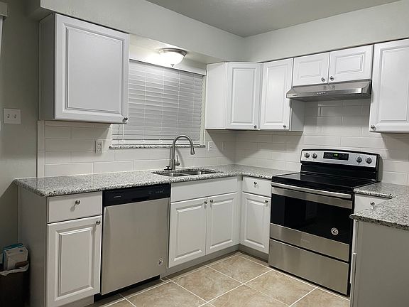 3rd image of 2007 Santa Anna Dr