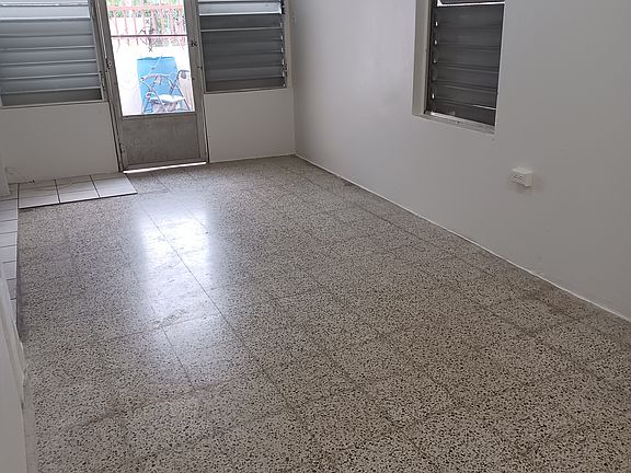 Entrance (living room)