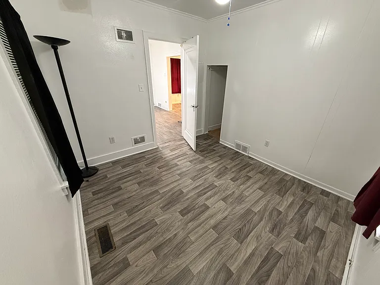 2950 Parker St — Photo 5