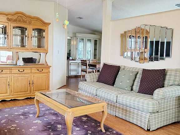 5th image of 112 Village Ct