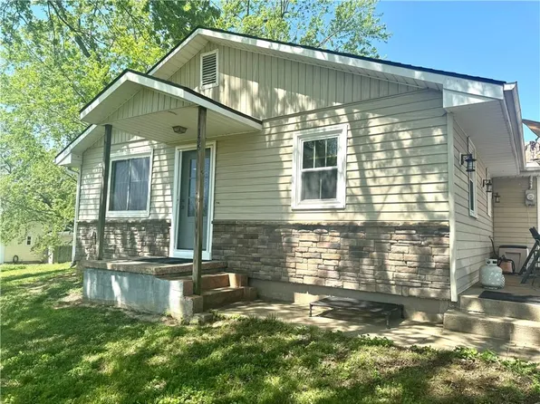 135 SE Mount Zion Rd, Saint Joseph, MO 64504