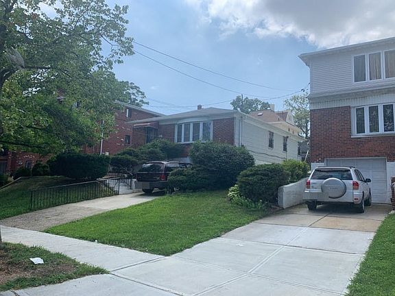 2nd image of 10922 Ditmars Blvd
