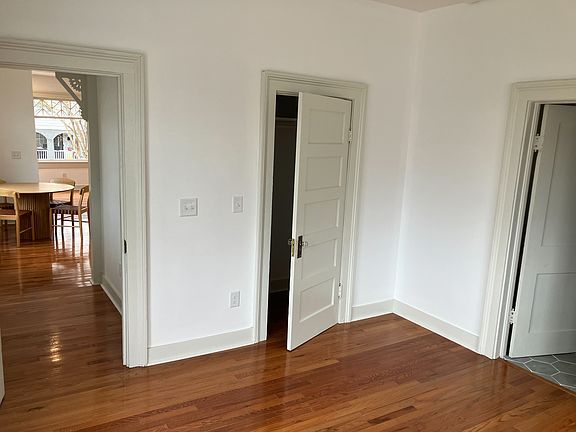 5th image of 1419 Virginia St