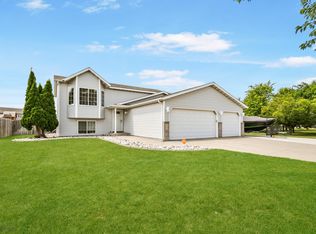 1558 Baywood Dr, West Fargo, ND 58078