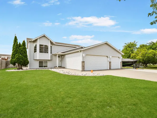 1558 Baywood Dr, West Fargo, ND 58078