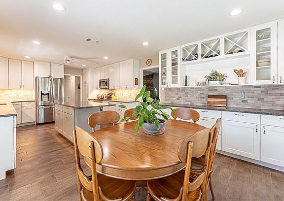 4th image of 2309 Garden Ln