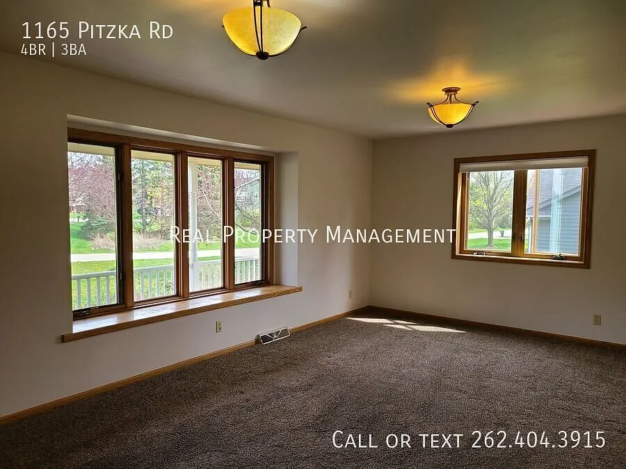 Spacious Living, Comfort & Convenience Near Brookfield — Photo 2