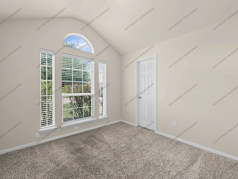 7811 Redbrush — Photo 4