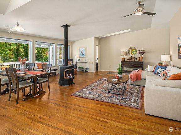 5th image of 10639 E Lake Joy Drive NE