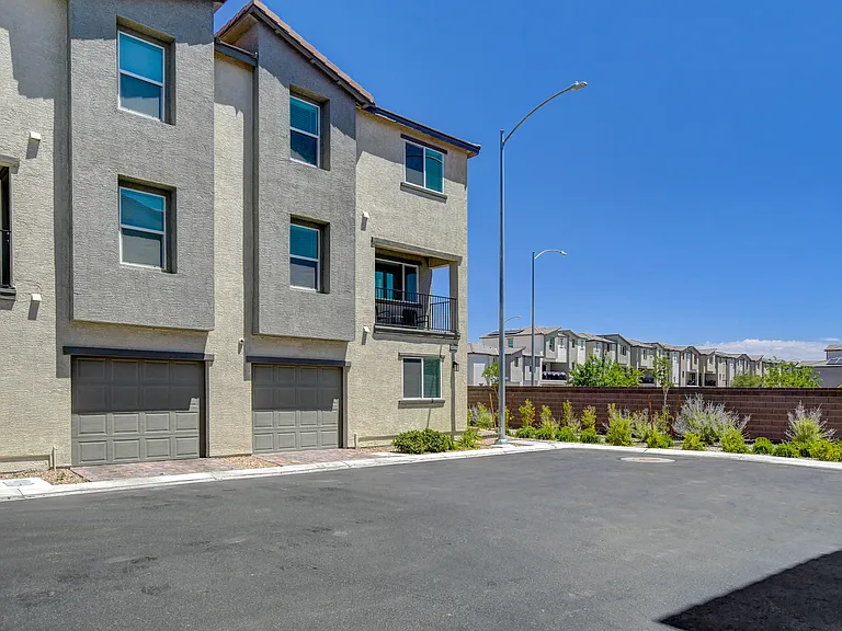 6924 Spicy Merlot St — Photo 37
