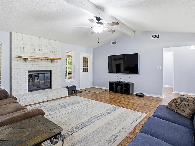 5526 Russell Dr — Photo 12