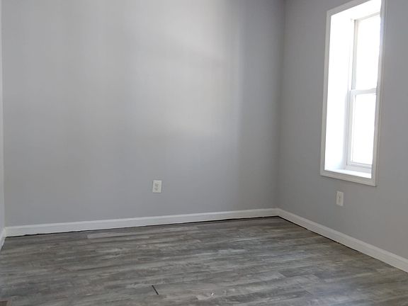 5th image of 128 N Dearborn St