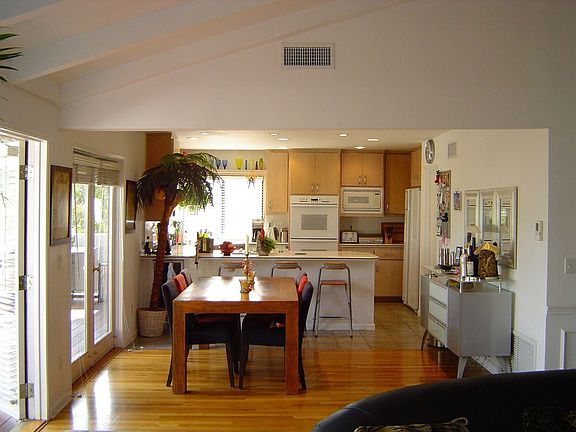 Open/spacious kitchen