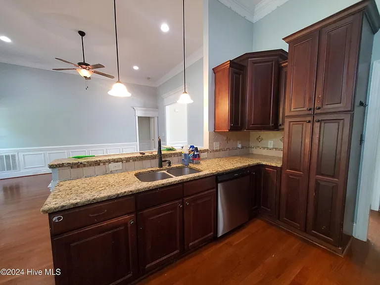 3008 Taberna Dr — Photo 8