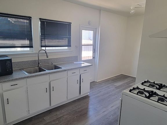 3rd image of 2207 Maricopa St