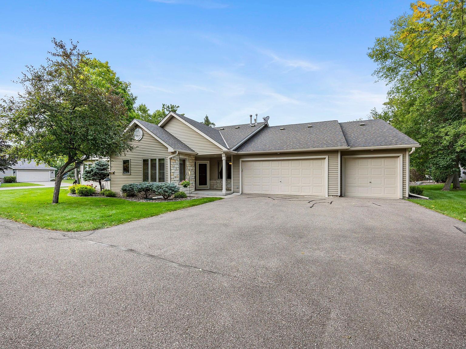 Pana/3 27755 Ridge Point Dr, Chisago City, MN 55013 | Zillow