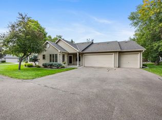 27755 Ridge Point Dr, Chisago City, MN 55013