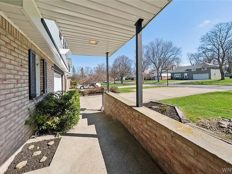 40 Tristan Ln — Photo 3