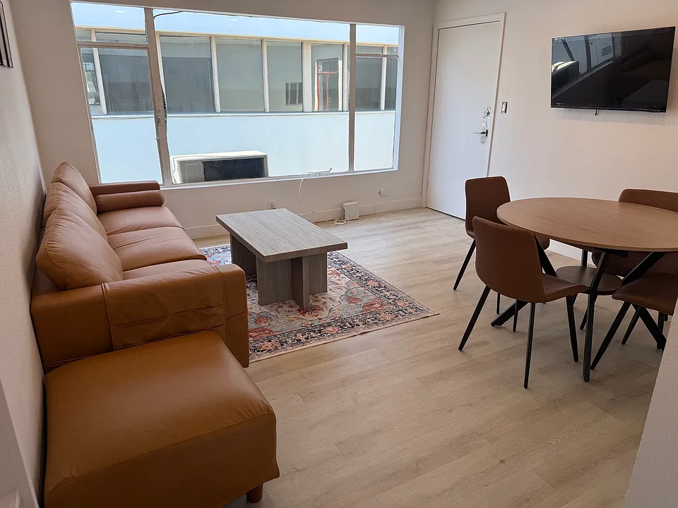 living room (2nd view)