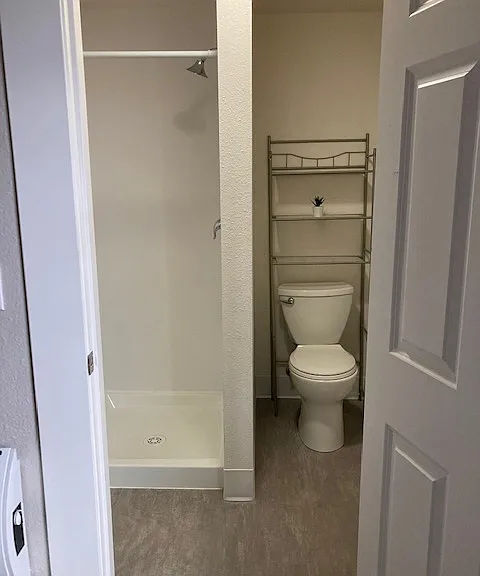 2414 Hoyt Ave — Photo 16