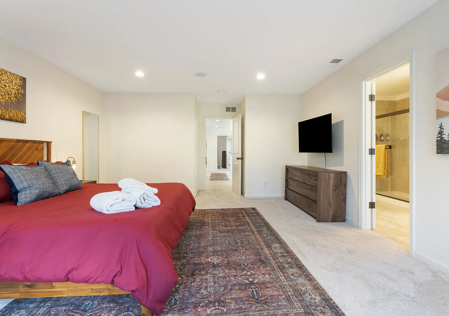 3BR Hillsboro House Sleeps 6 Monthly Intel — Photo 4