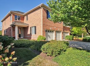 2166 Royal Ridge Dr, Northbrook, IL 60062