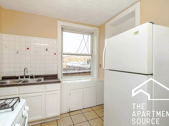4th image of 2807 N Kilbourn Ave Unit 2N
