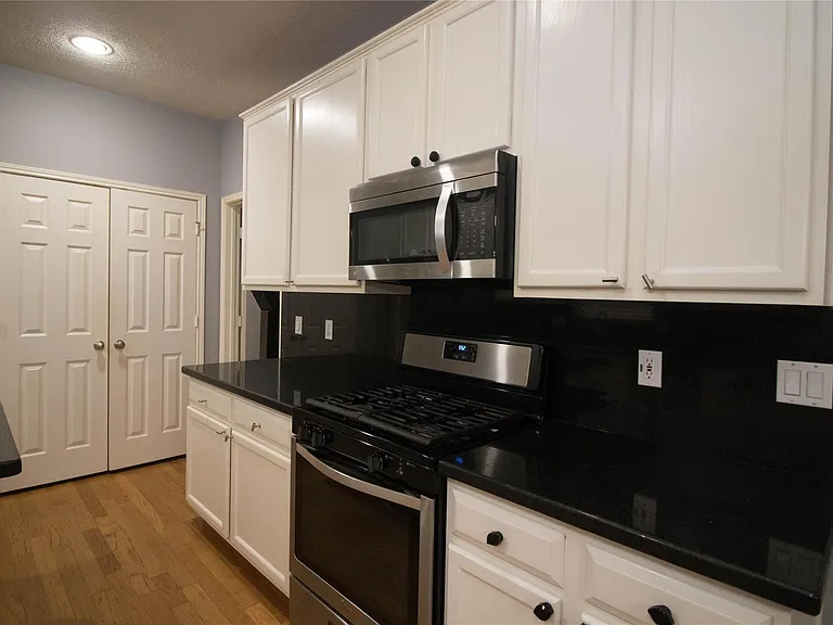 310 Cheddington Dr — Photo 8