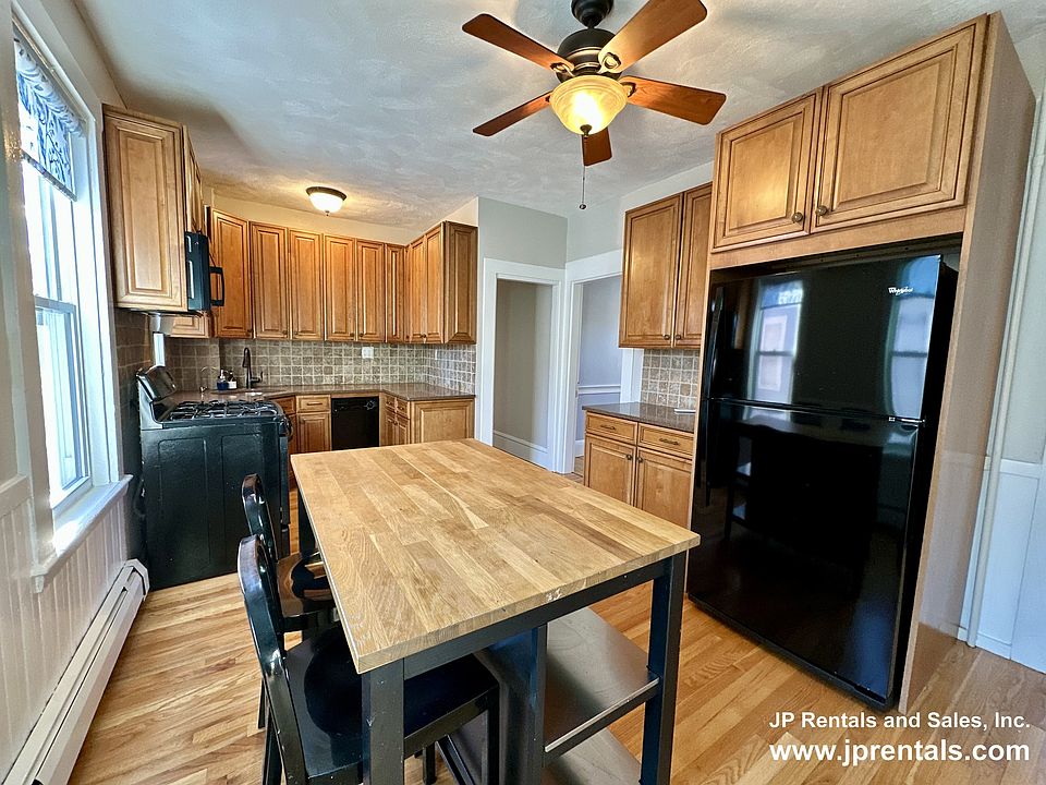 1st image of 28 Goldsmith St #2