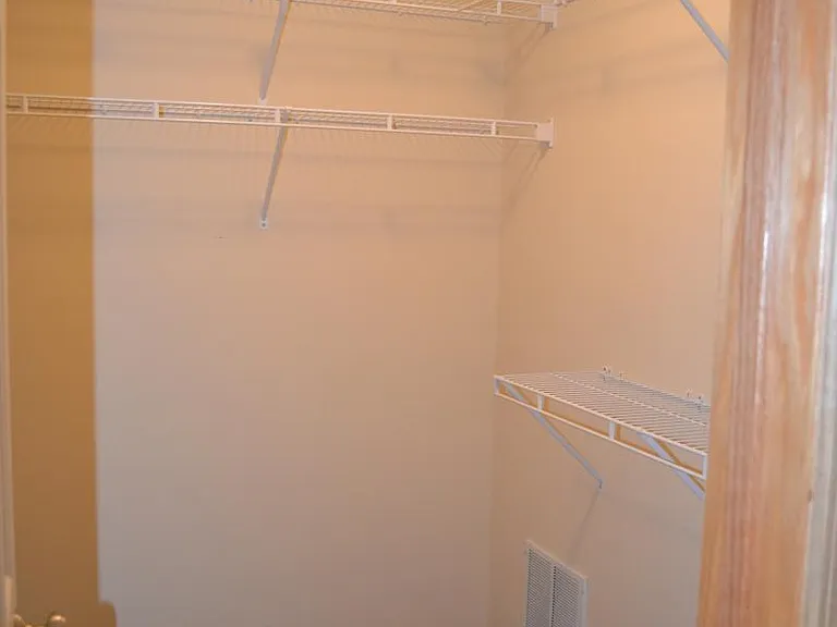 6105 Maclynn Ave NE — Photo 12