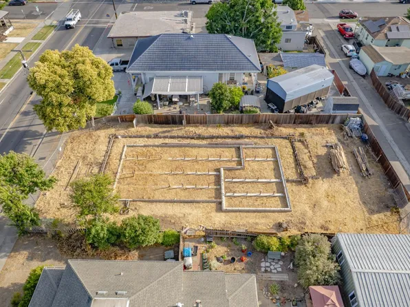 241 S 1st St, Dixon, CA 95620