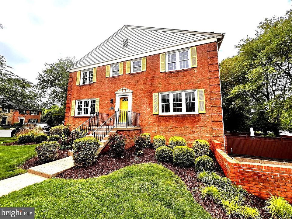 End unit townhome