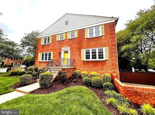 6752 Flagmaker Ct, Falls Church, VA 22042