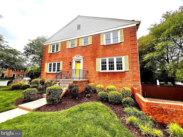 6572 Flagmaker Ct, Falls Church, VA 22042