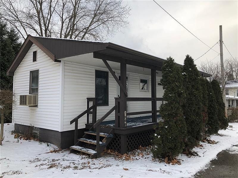1st image of 1600 2nd St