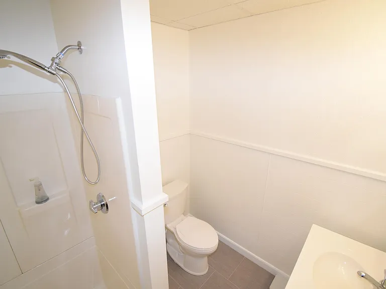 196 Ocean Rd #D — Photo 10