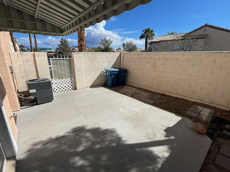 8401 Sewards Bluff Ave — Photo 4