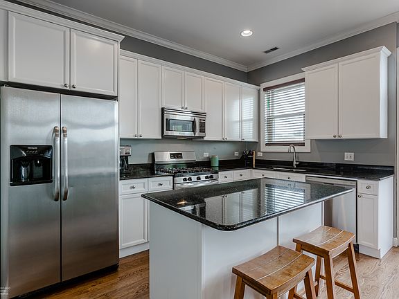 5th image of 1726 W Belmont Ave APT 3