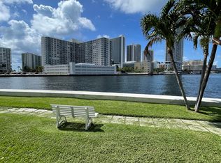 200 Leslie Dr APT 427, Hallandale, FL 33009