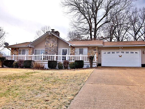 3rd image of 1001 Pearl Dr