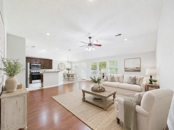 13131 7th St, Santa Fe, TX 77510