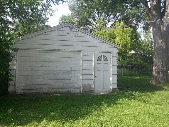 5th image of 1914 Vermont St